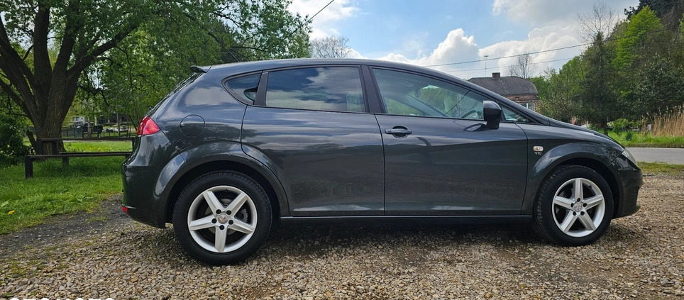 Seat Leon cena 18900 przebieg: 185350, rok produkcji 2011 z Poręba małe 352